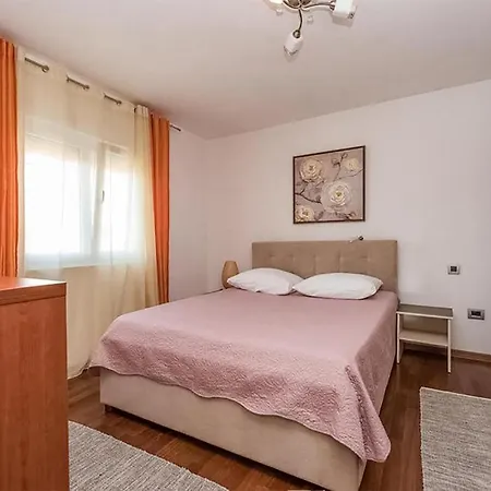Awesome In Privlaka With 3 Bedrooms 아파트 *