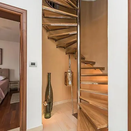 아파트 Awesome In Privlaka With 3 Bedrooms 프리블라카