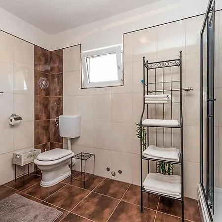 Awesome In Privlaka With 3 Bedrooms 아파트 *