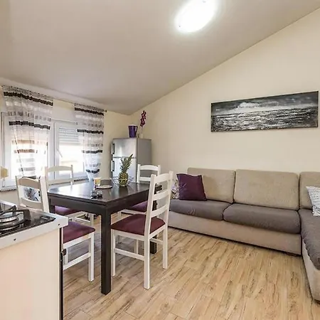 Awesome In Privlaka With 3 Bedrooms 프리블라카