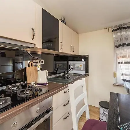 Awesome In Privlaka With 3 Bedrooms 아파트 *