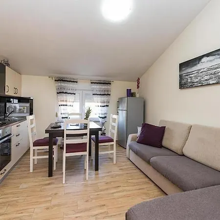 Lägenhet Awesome In Privlaka With 3 Bedrooms *